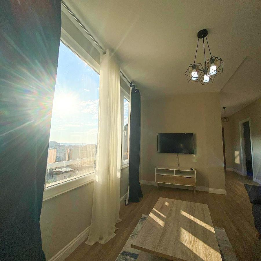 Skyline View 2Br Apartment 地拉那 外观 照片